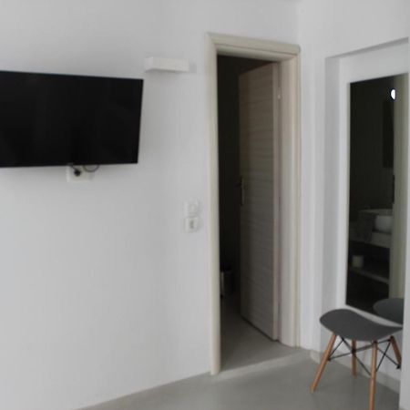Fira Getaway - Economy Basement Rooms Bagian luar foto