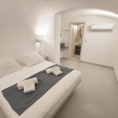 Fira Getaway - Economy Basement Rooms Bagian luar foto