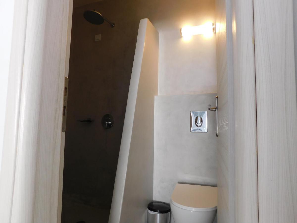 Fira Getaway - Economy Basement Rooms Bagian luar foto