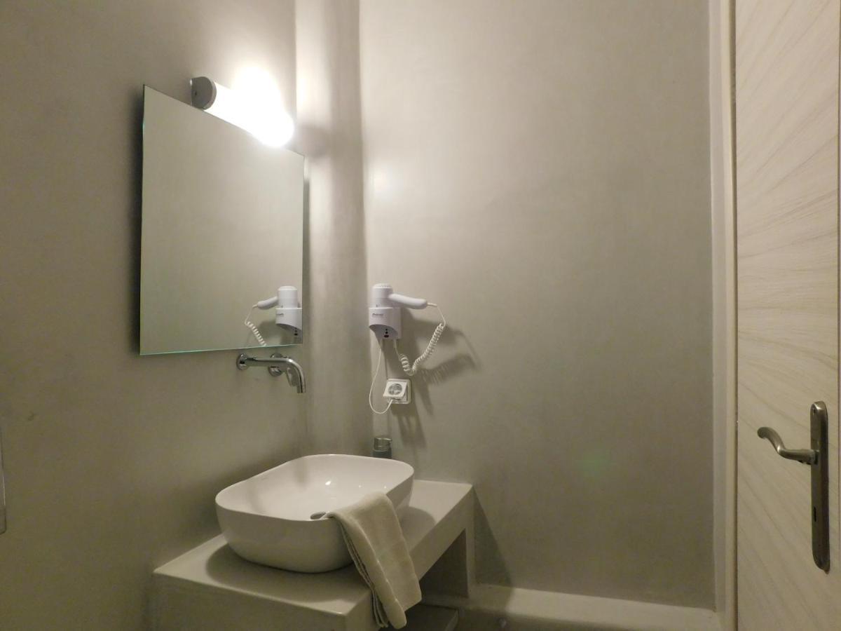 Fira Getaway - Economy Basement Rooms Bagian luar foto