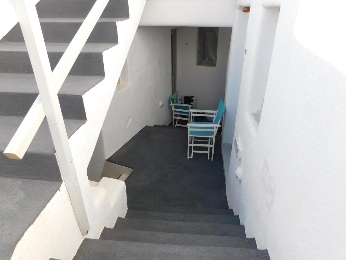 Fira Getaway - Economy Basement Rooms Bagian luar foto