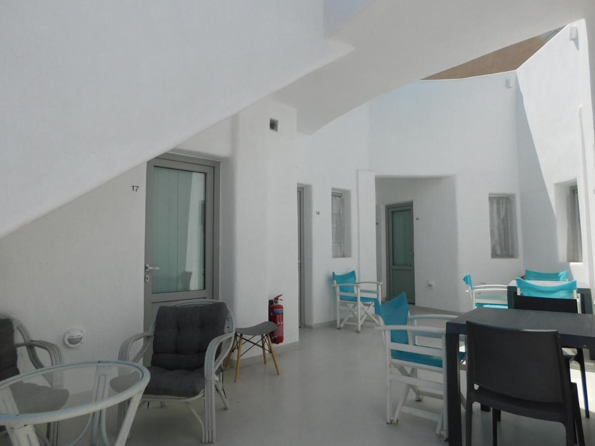 Fira Getaway - Economy Basement Rooms Bagian luar foto