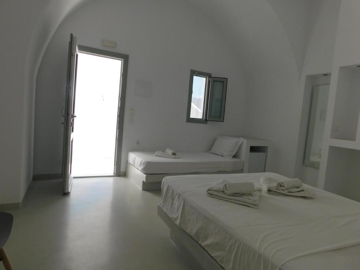 Fira Getaway - Economy Basement Rooms Bagian luar foto