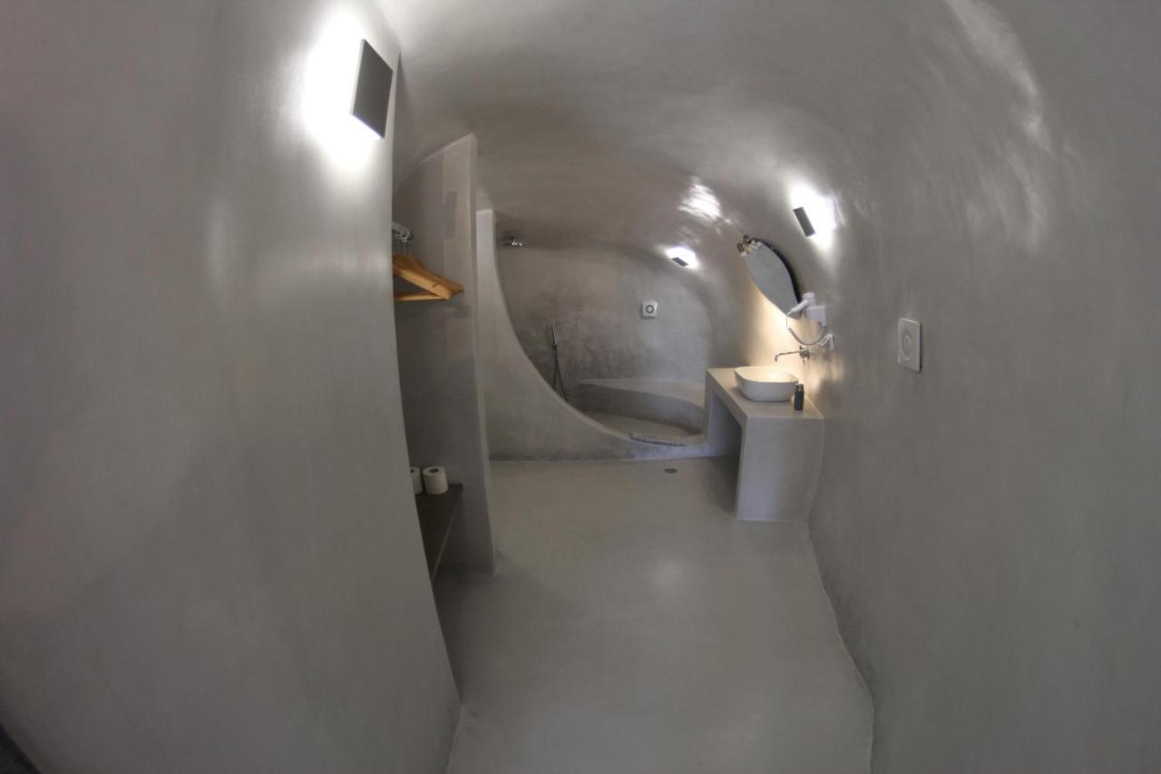 Fira Getaway - Economy Basement Rooms Bagian luar foto