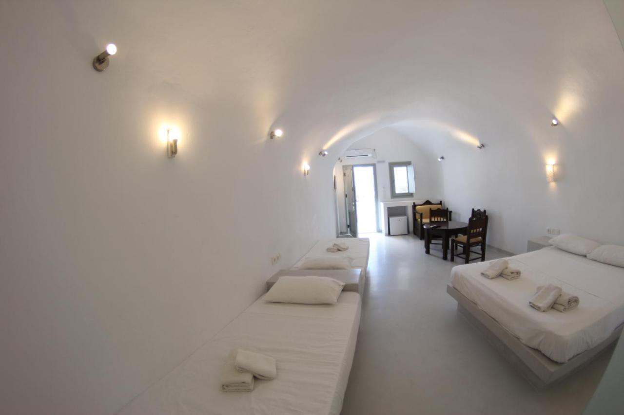 Fira Getaway - Economy Basement Rooms Bagian luar foto